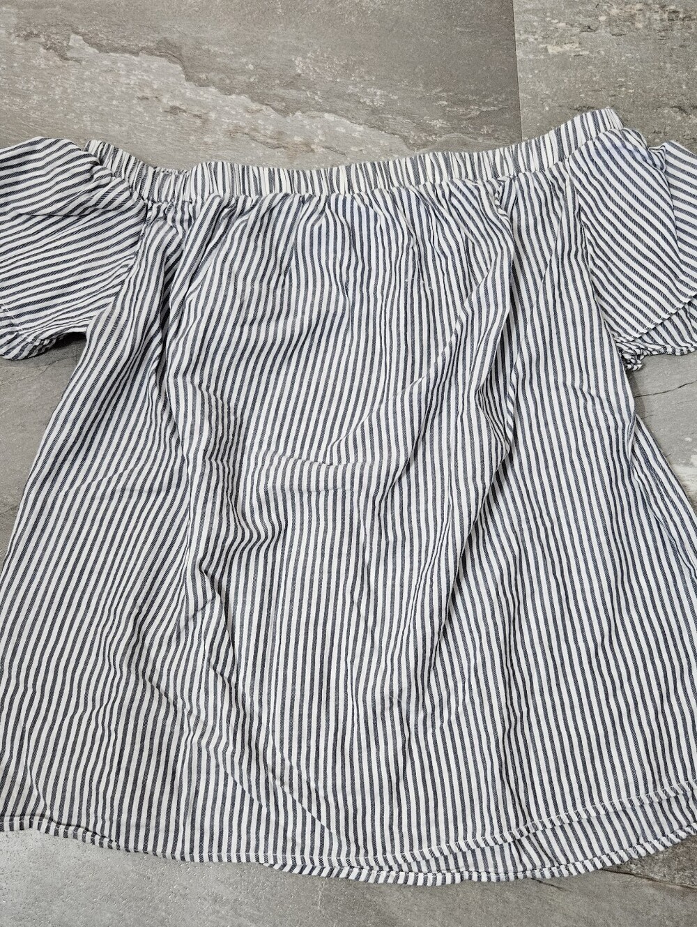 Old Navy Greyish Blue and White Striped Off-Shoulder Short Sleeve Top. Cotton. M